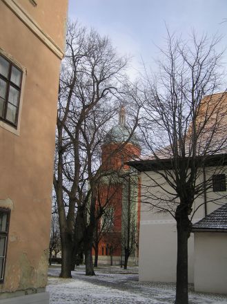 Till vänster Evangeliska lyceet, i mitten Nya evangeliska kyrkan, till höger Gamla evangeliska kyrkan.